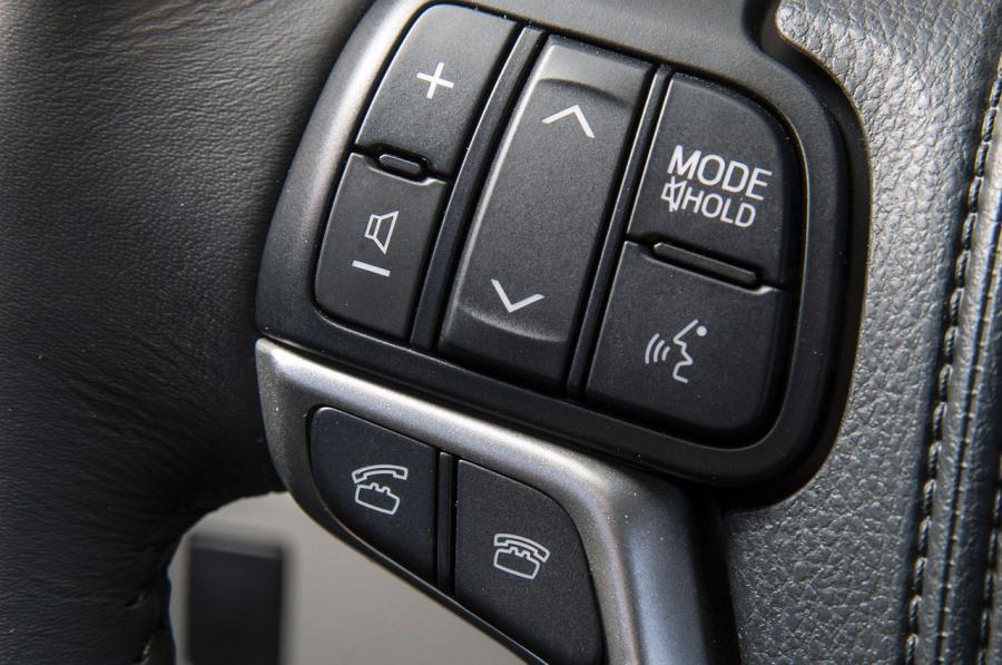 Детали интерьера Toyota Highlander (XU50) 2013 года  (фото 26 из 80)